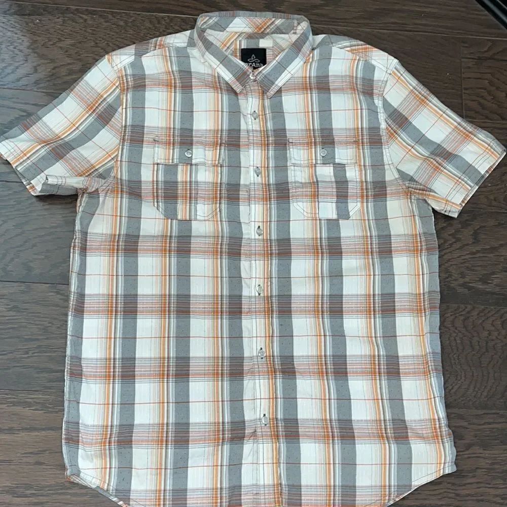 PrAna Camp Keilyr travel Hawaii Tan Gray orange Plaid double pocket SS Shirt